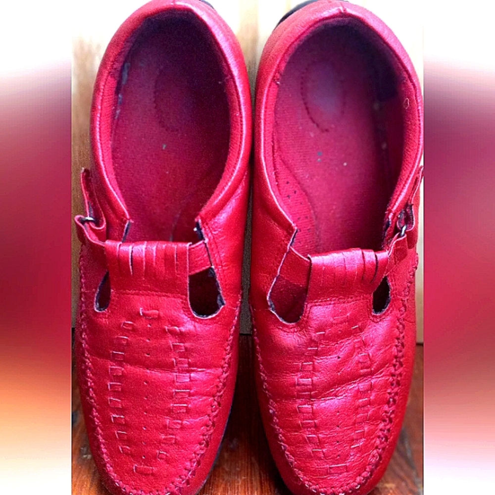 Dr Scholl's red size 11. Bundle for more savings!